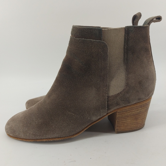 Vince Suede Chelsea BootsWomen's Size 9 - Picture 1 of 6